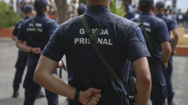 
                    Guardas por recluso: Sindicato alerta tutela para 