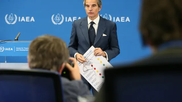 
                    Central nuclear de Zaporíjia atacada três vezes nos últimos dias
                