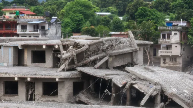 
                    Nepal: Balanço provisório sobe para 676 mortos nos 2 lados da fronteira
                
