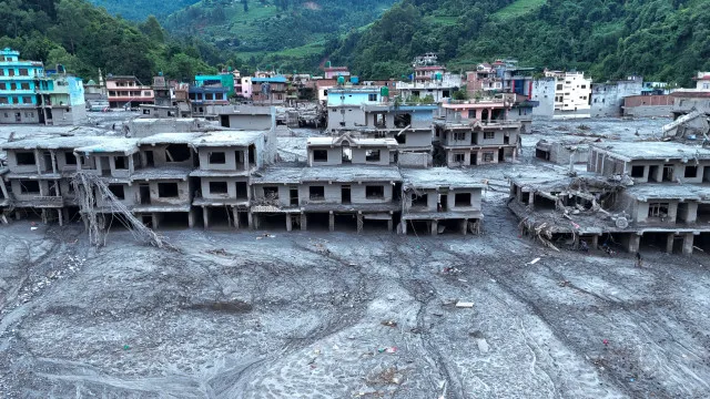 
                    Nepal: Nova atualização eleva total de mortos para 683 nos dois países
                