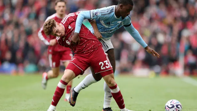 
                    Liverpool empata 2-2 com Nottingham e continua sem vencer na Liga inglesa
                