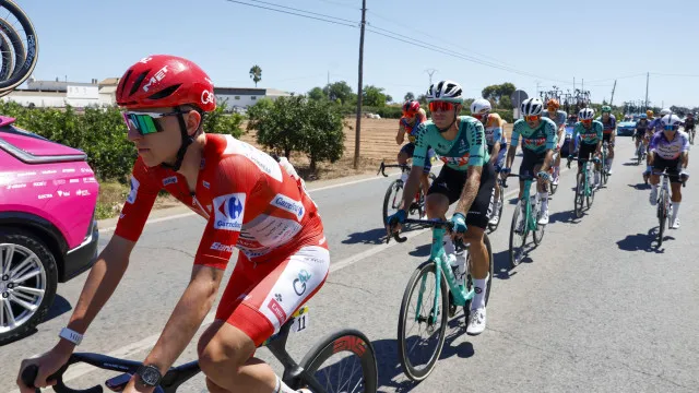
                    Queda dita abandono de Tadej Pogacar quando liderava a Vuelta
                