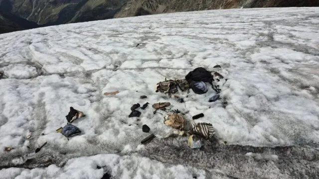 
                    Áustria: Alpinista recupera equipamento 63 anos após acidente em glaciar
                