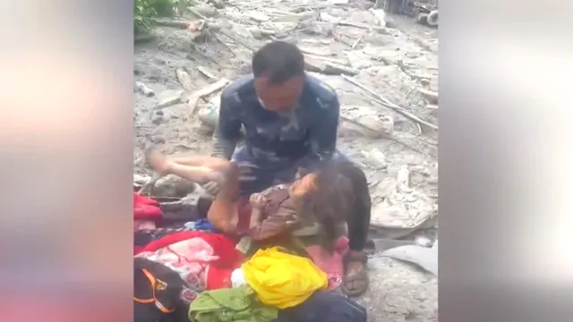 
                    Menina de 6 anos resgatada com vida no Nepal após ter ficado 60h presa
                