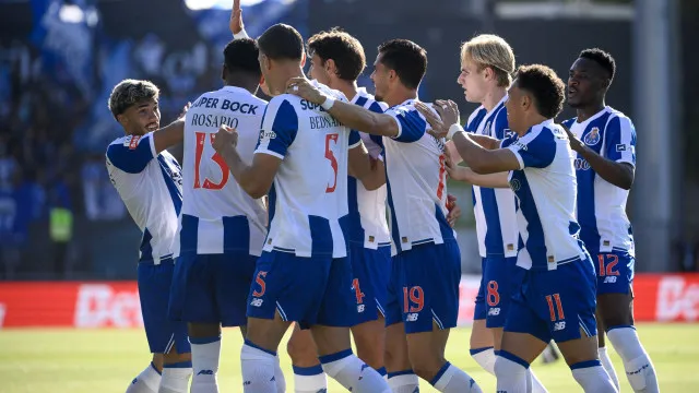 
                    FC Porto vence (e convence) em Viseu e recupera liderança isolada
                