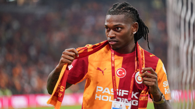 Oficial: Galatasaray contrata Rafael Leão ao AC Milan por 38 milhões