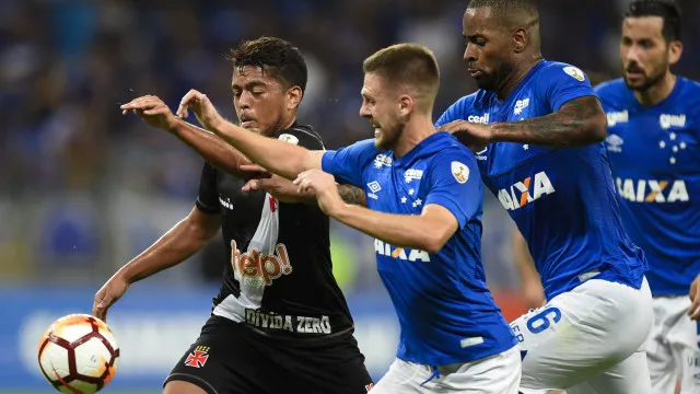 
                    Vasco, de Pedro Emanuel, vence Cruzeiro, de Artur Jorge
                