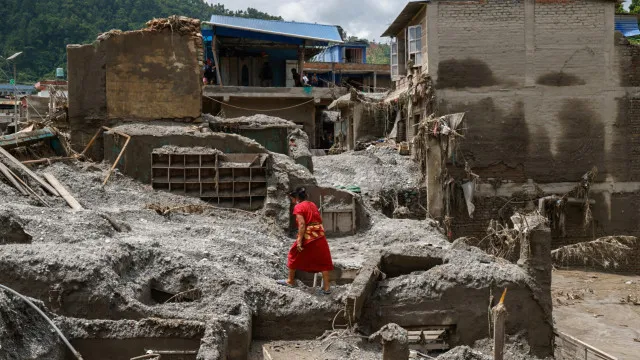 
                    Nepal e da China confirmam 768 mortos e mais de três mil desaparecidos
                