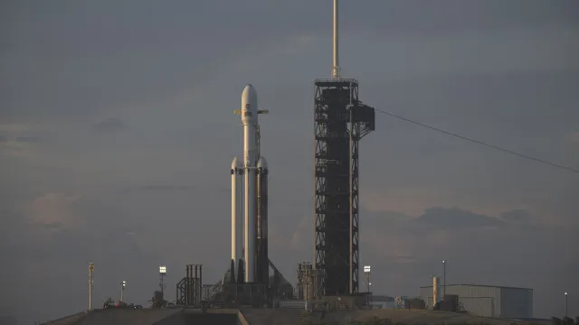 
                    NASA lança maior telescópio espacial para explorar universo
                