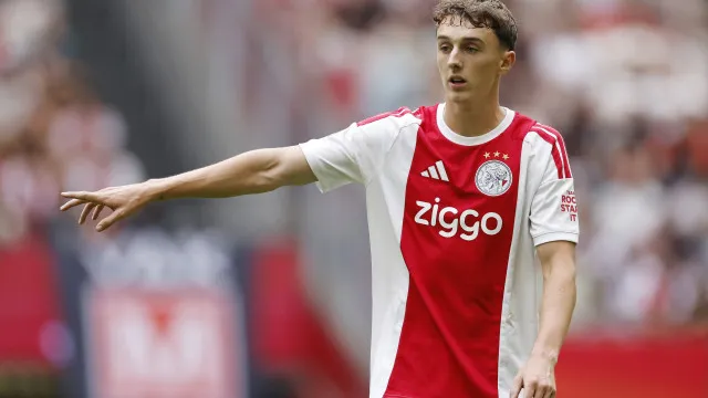 
                    FC Porto entra em cena por Youri Baas, velho conhecido de Farioli no Ajax
                