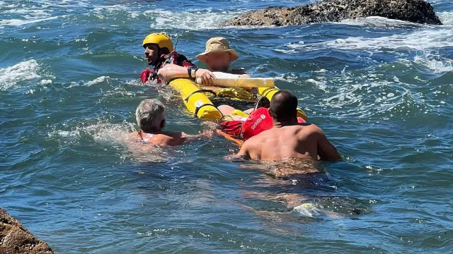 
                    Sintra: Homem ucraniano resgatado ao cair de arriba na praia do Louriçal
                
