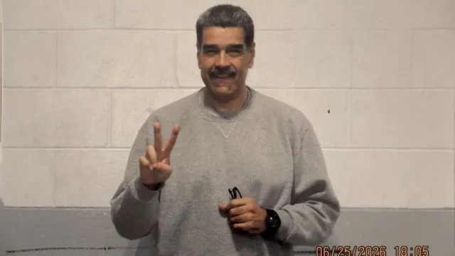 
                    Maduro volta às redes, partilha foto e garante: 