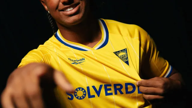 
                    Oficial: Estoril anuncia reforço inglês na véspera de defrontar Benfica
                