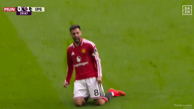 O guardião nem se mexeu. O golaço de Bruno Fernandes no United-Ipswich