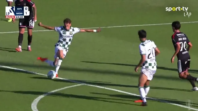 
                    De letra fora da grande área. O golaço do Moreirense que vai correr mundo
                