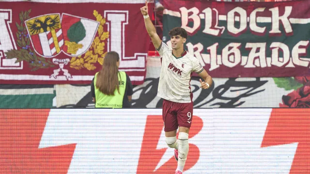 
                    Rodrigo Ribeiro marca na vitória do Augsburgo, Suzuki faz hattrick
                