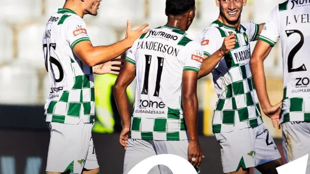 
                    Moreirense vence Casa Pia com golo de 'letra' de Francisco Domingues
                