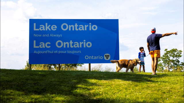 Canadá inaugurou cartaz gigante no Lago Ontário. Trump já respondeu