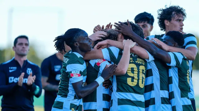 
                    II Liga: Sporting B vence Farense com golo de Rafael Nel nos descontos
                