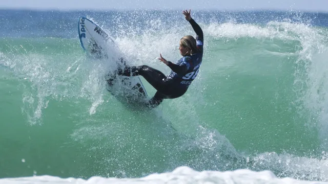 
                    Surfista Yolanda Hopkins nos quartos do Fiji Pro ao bater Gabriela Bryan
                