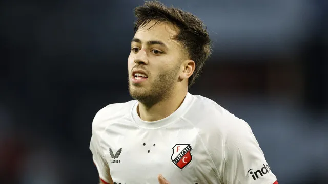 
                    Defesa esquerdo Souffian El Karouani em Lisboa para reforçar Benfica
                
