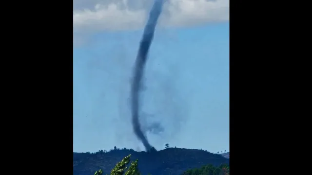
                    Dust Devil. Remoinho de pó (e cinzas) 