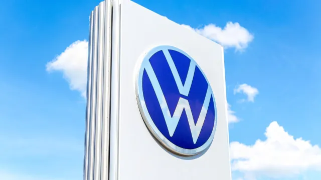
                    Volkswagen vende fábrica na Alemanha que será reconvertida para armamento
                