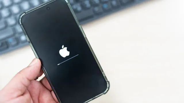 
                    Reiniciar ou forçar o iPhone a reiniciar. Eis os métodos a saber
                