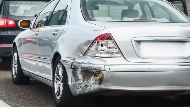 
                    Acidente automóvel suspeito? Como evitar cair em burla
                