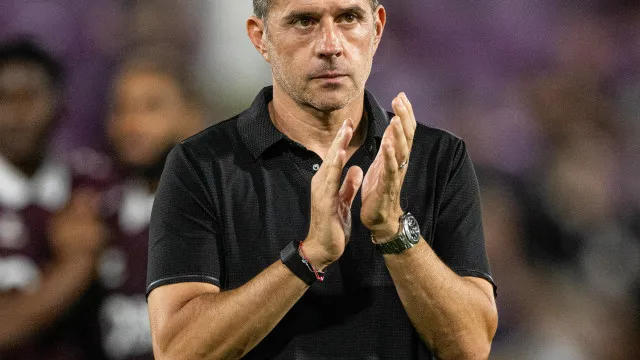 
                    Marco Silva adia estreia. Os onzes iniciais do Benfica-Estoril Praia
                