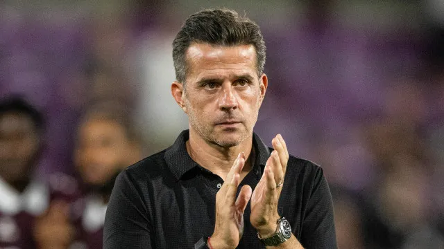 
                    Marco Silva baralha... outra vez. O onze provável do Benfica no Clássico
                