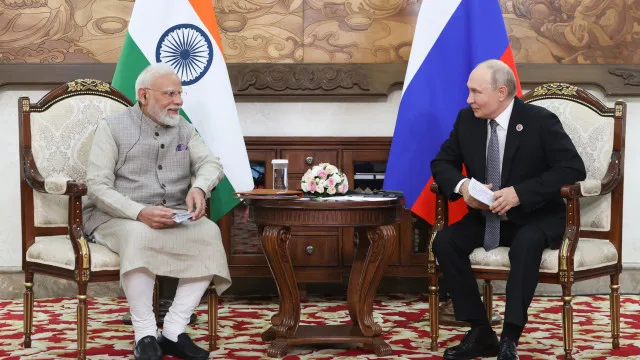 
                    Modi frente a Putin: 