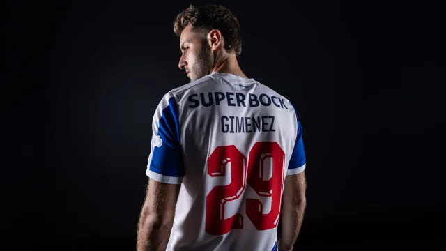 
                    Oficial: Santiago Giménez é reforço do FC Porto
                
