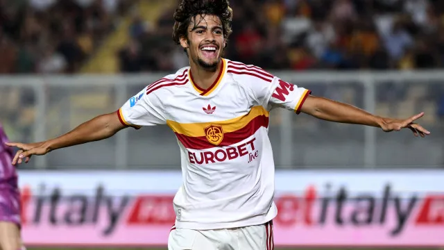
                    AS Roma volta a vencer (com Mora em destaque) e mantém-se líder em Itália
                