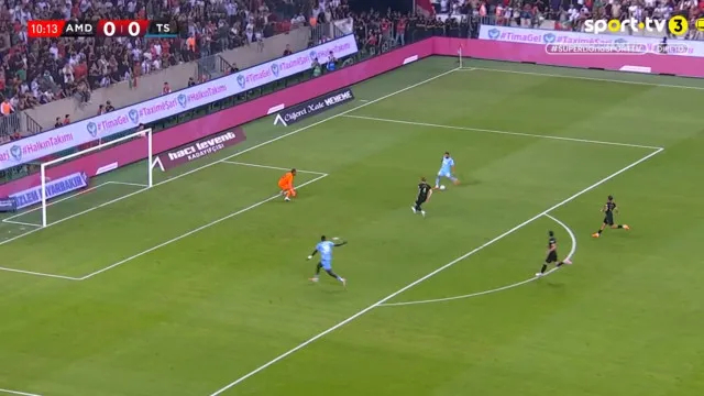 
                    Imagem de marca. Salah toma Turquia de assalto com novo golo
                