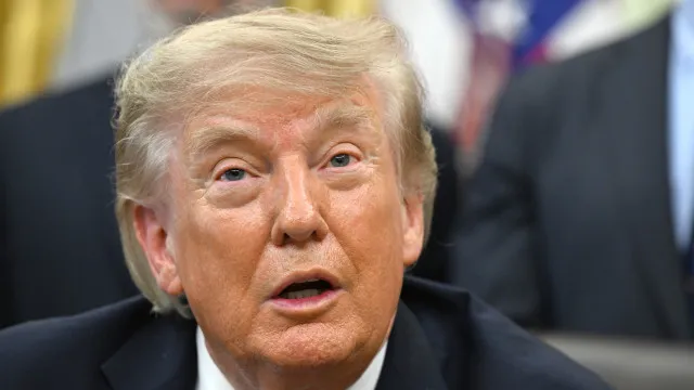 
                    Trump sugere retirar apoio à soberania britânica das Ilhas Malvinas
                