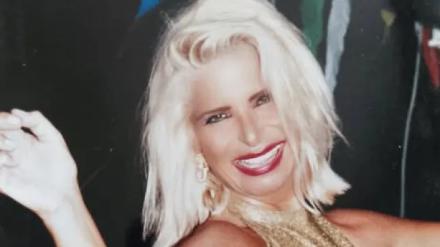 
                    Lili Caneças lembra como soube da morte de Diana com foto inédita
                