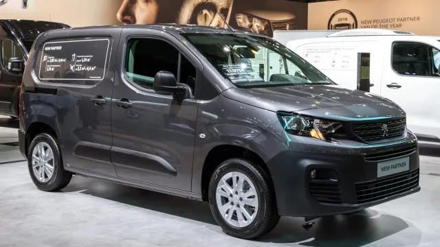 
                    Carro de luxo? Não, João Neves visto a conduzir carrinha de 100 cv
                