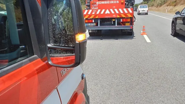
                    Incêndio deflagra em fábrica de pellets no concelho de Alcácer do Sal
                