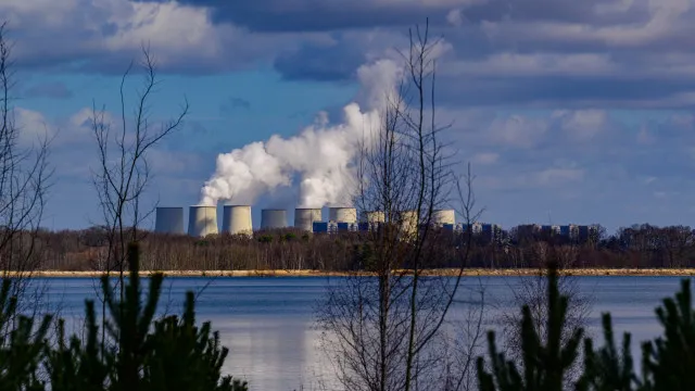 
                    EUA vão eliminar limites de emissão de poluentes para centrais elétricas
                