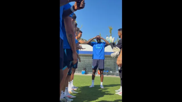 
                    FC Porto. Fofana já conhece cantos à casa, mas não escapou a esta praxe
                