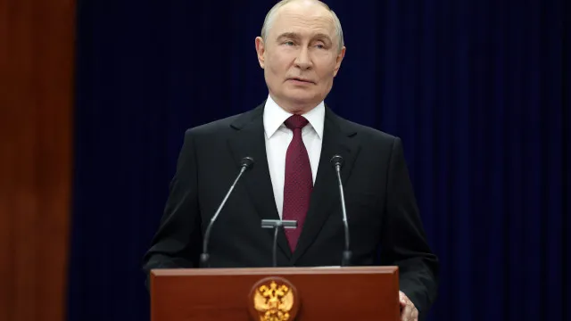 
                    Putin rejeita negociar com 