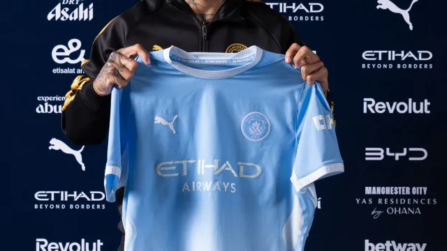 
                    Médio argentino Enzo Fernández troca Chelsea pelo Manchester City 
                