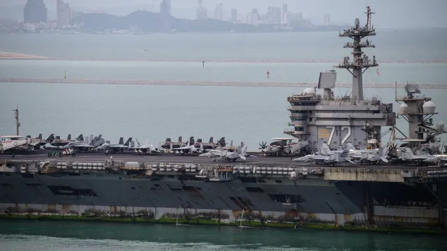 
                    USS Abraham Lincoln chega à Tailândia após missão no Médio Oriente
                