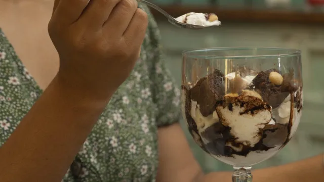 
                    Brownie preguiçoso: Receita (de 1 minuto) que mata o desejo de um docinho
                