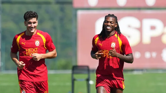 
                    Dupla improvável? Deniz Gul já treina ao lado de Rafael Leão
                