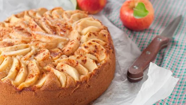 
                    Fácil e delicioso! Esta receita de bolo de maçã só leva 6 ingredientes
                