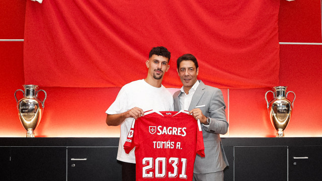 Defesa central Tomás Araújo renova com Benfica até 2031