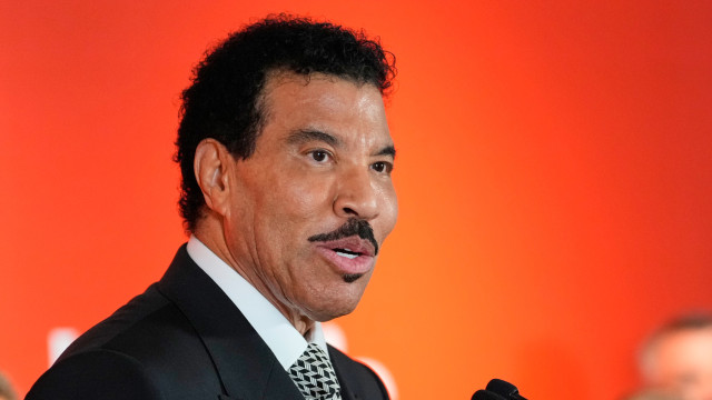 Lionel Richie de volta a casa após ter estado nos cuidados intensivos