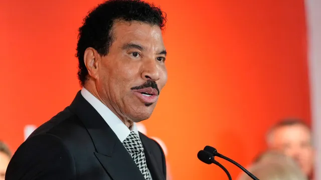 
                    Lionel Richie de volta a casa após ter estado nos cuidados intensivos
                
